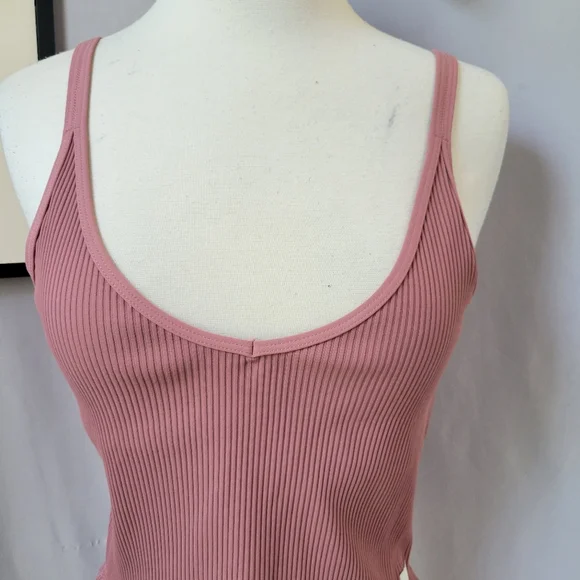 Vuori Women's Rib Crop Tank Top M - Picture 5 of 15